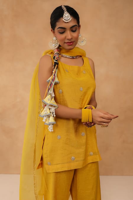 Charu Makkar Mustard Chanderi, Tissue, Organza Embroidery Round Neck Kurta Set Online at Aza Fashions Charu Makkar_Mustard Chanderi, Tissue, Organza Embroidery Round Neck Kurta Set _Online_at_Aza_Fashions