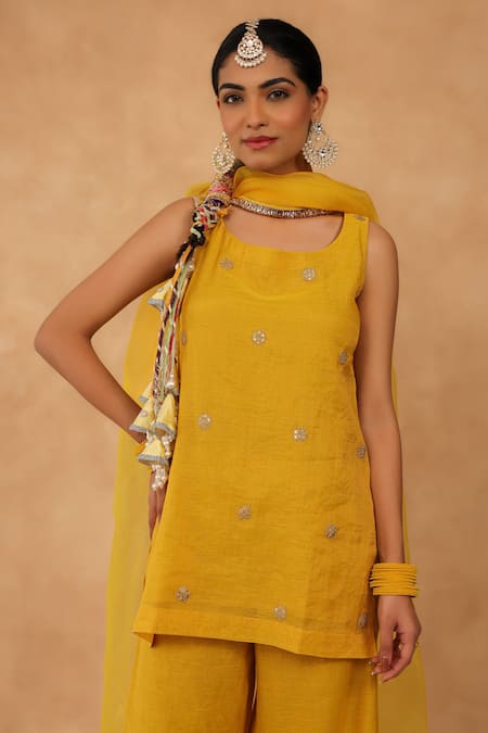 Buy Charu Makkar Mustard Chanderi, Tissue, Organza Embroidery Round Neck Kurta Set Online at Aza Fashions Buy_Charu Makkar_Mustard Chanderi, Tissue, Organza Embroidery Round Neck Kurta Set _Online_at_Aza_Fashions