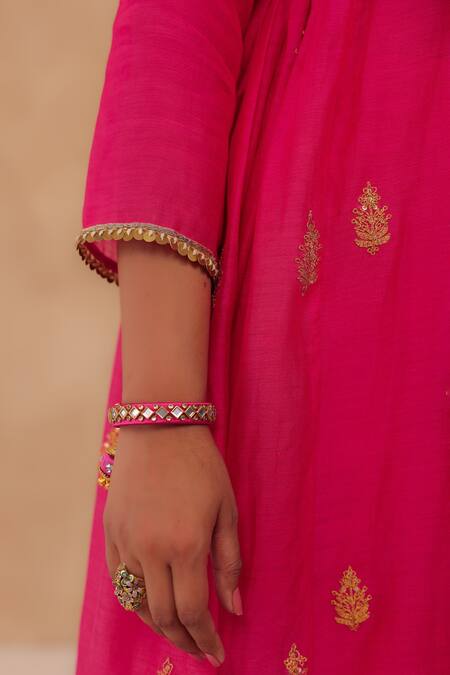 Buy_Charu Makkar_Red Chanderi Embroidery V-neck Rani Kurta And Pant Set _Online_at_Aza_Fashions