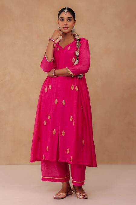 Shop_Charu Makkar_Red Chanderi Embroidery V-neck Rani Kurta And Pant Set 
