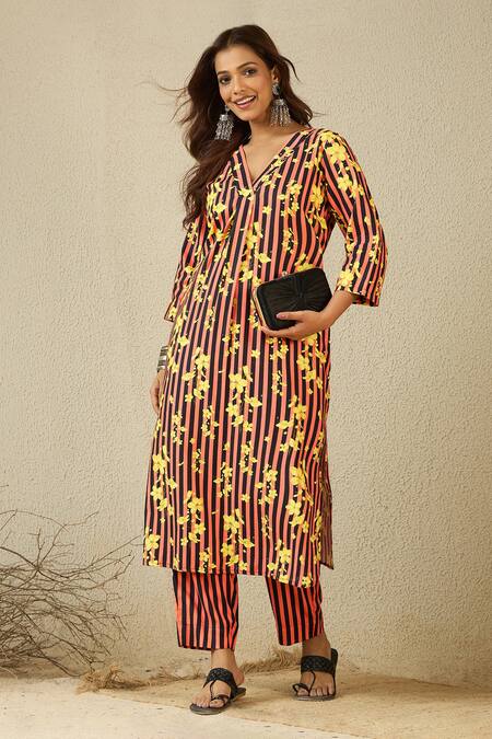 Buy_Label Nitika_Black Cotton Embroidery V-neck Floral Printed Kurta And Pant Set 