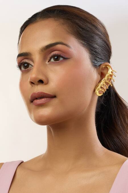 Shop Mnsh Gold Plated Vine Ear Climber Earcuff Online at Aza Fashions Shop_Mnsh_Gold Plated Vine Ear Climber Earcuff _Online_at_Aza_Fashions