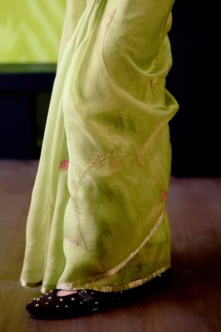 Shop_Deep Thee_Green Organza, Silk Sequins, Applique Sweetheart Neck Apple Saree Set _Online_at_Aza_Fashions