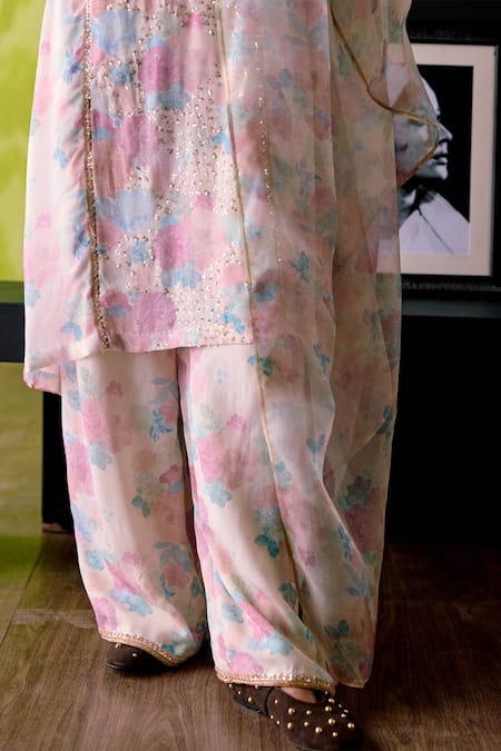 Buy_Deep Thee_Ivory Crepe, Silk, Organza Sequins V-neck Floral Print Kurta Set _Online_at_Aza_Fashions