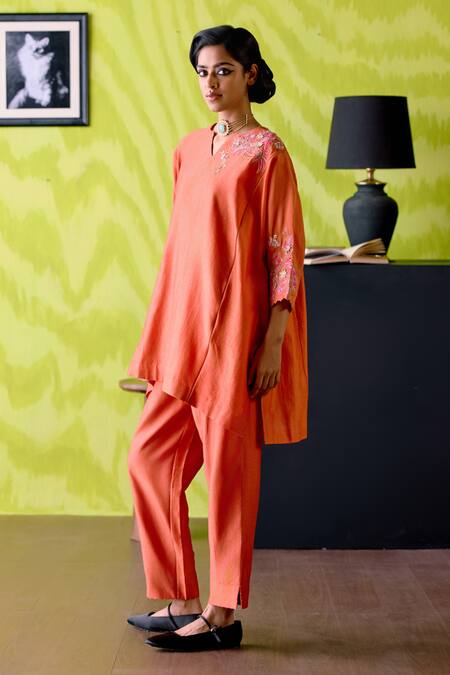 Deep Thee_Rust Chanderi Embroidery Split V-neck Panelled Short Kaftan Set _Online_at_Aza_Fashions