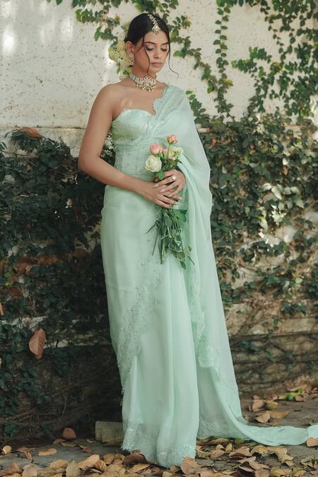 Pooja Bagaria_Green Organza Embroidery Sweetheart Neck Pastel Chantilly Saree Set _at_Aza_Fashions
