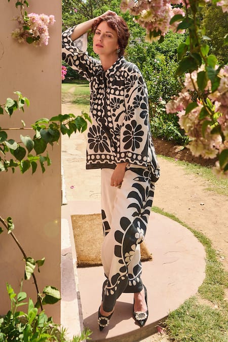 Nika 1.0 Black Haze Printed Set 