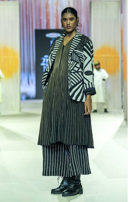 Shop KA-Sha Black Handloom Cotton Embroidery And White Handwoven Blazer Online at Aza Fashions Shop_KA-Sha_Black Handloom Cotton Embroidery And White Handwoven Blazer _Online_at_Aza_Fashions