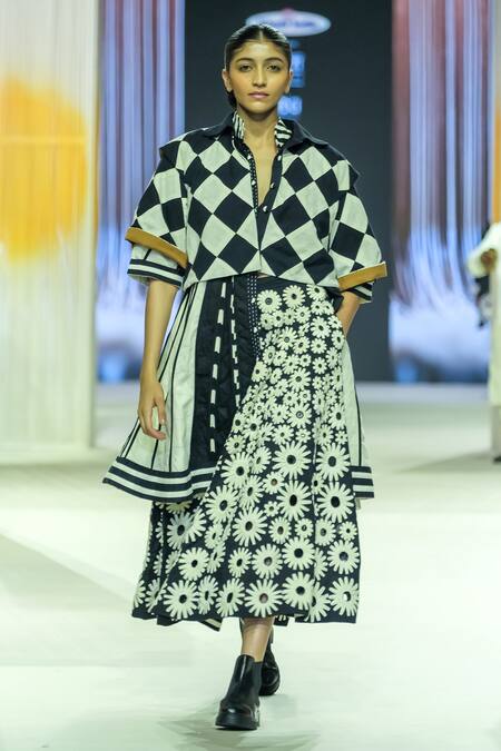 Shop_KA-Sha_Black Cotton Round Neck And White Organic Jacket _Online_at_Aza_Fashions