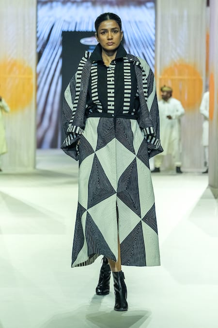 KA-Sha Geometric Pattern Black & White Skirt 