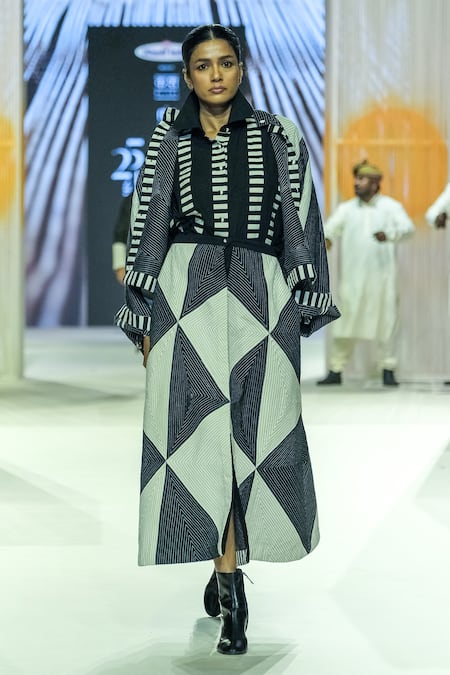 KA-Sha Geometric Pattern Black & White Skirt 