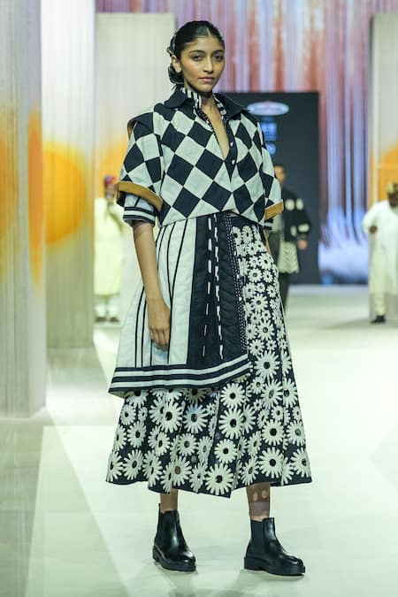 KA-Sha_Black Cotton And White Floral Print Skirt _Online_at_Aza_Fashions