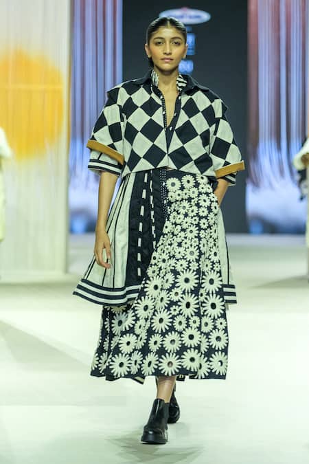 KA-Sha Black & White Floral Print Skirt 