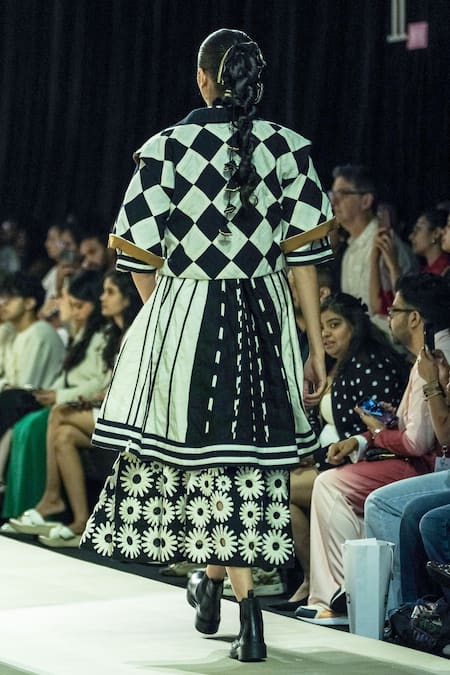 KA-Sha Black & White Floral Print Skirt 