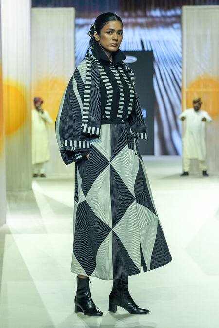 Shop_KA-Sha_Black Cotton And White Geometric Crop Top _Online_at_Aza_Fashions