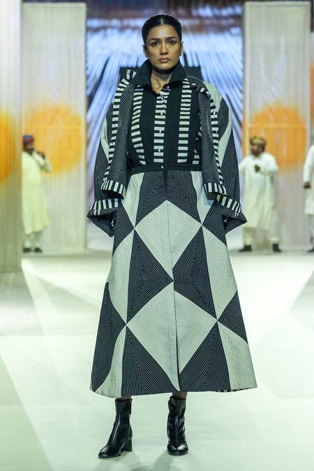 KA-Sha_Black Cotton And White Geometric Crop Top _at_Aza_Fashions