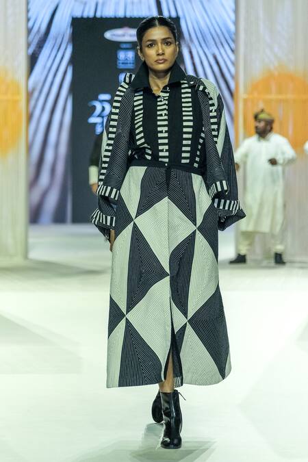 Buy_KA-Sha_Black Cotton And White Geometric Crop Top 