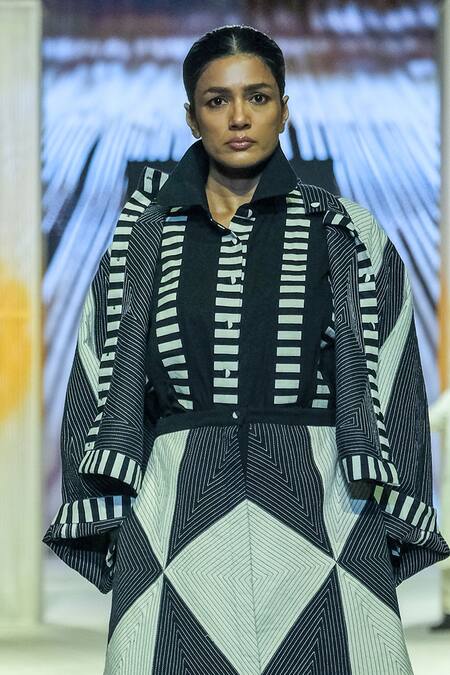 Shop_KA-Sha_Black Cotton And White Geometric Crop Top 