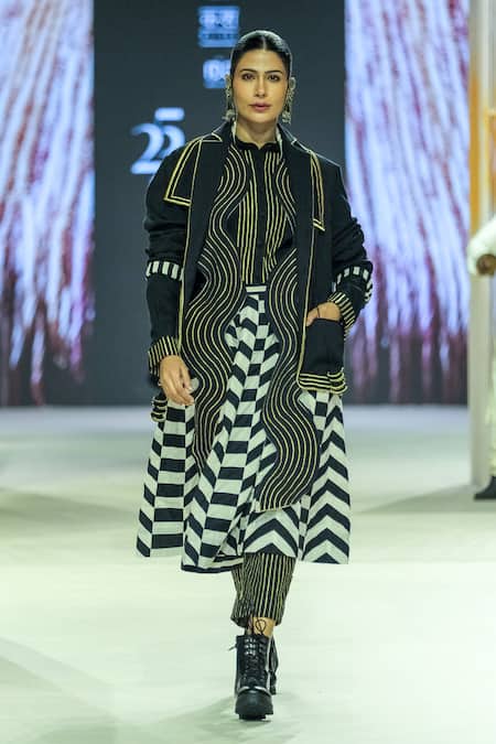 KA-Sha Black & Gold Handwoven Scarf 