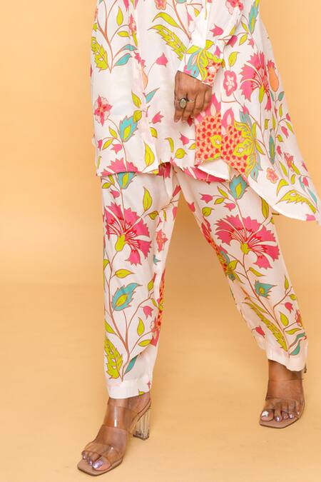 Sajeda A Lehry_Ivory Silk, Crepe Embroidery Collared Floral Digital Print Kurta Pant Set _Online_at_Aza_Fashions