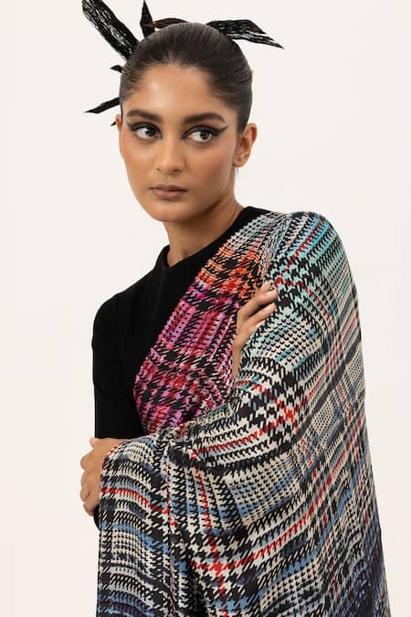 Unallume By Nisha Gradient Plaid Silk Saree With Blouse Piece 