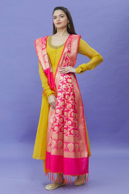 Naintara Bajaj_Pink Brocade Zari, Tassels Metallic Botanical Woven Dupatta _at_Aza_Fashions
