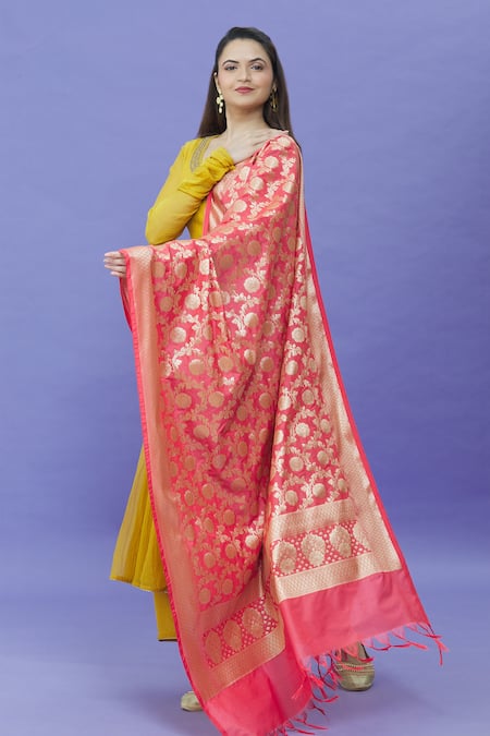 Naintara Bajaj_Peach Brocade Zari, Fringe Botanical Woven Hem Dupatta _at_Aza_Fashions