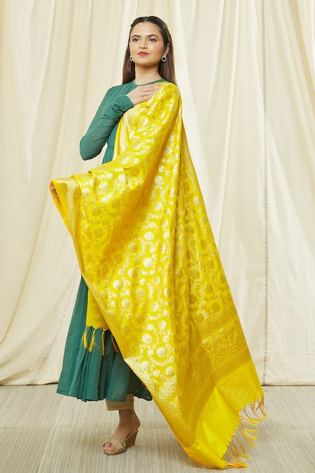 Naintara Bajaj Yellow Brocade Zari, Fringe Floral Woven Banarasi Art Silk Dupatta at Aza Fashions Naintara Bajaj_Yellow Brocade Zari, Fringe Floral Woven Banarasi Art Silk Dupatta_at_Aza_Fashions
