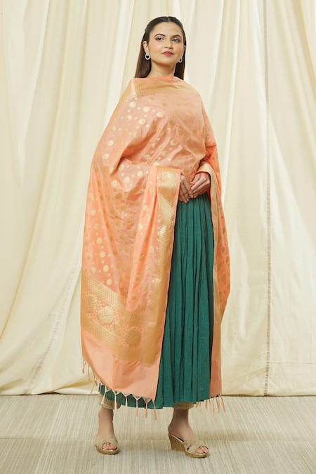 Naintara Bajaj Peach Brocade Zari, Fringe Floral Woven Banarasi Art Silk Dupatta at Aza Fashions Naintara Bajaj_Peach Brocade Zari, Fringe Floral Woven Banarasi Art Silk Dupatta _at_Aza_Fashions