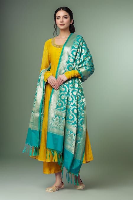 Samyukta Singhania Floral Pattern Fringe Hem Dupatta 