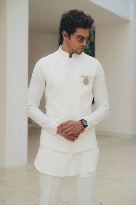 Pooja Bagaria_White Cotton, Linen Brooches Crystal Bandi Set _Online_at_Aza_Fashions