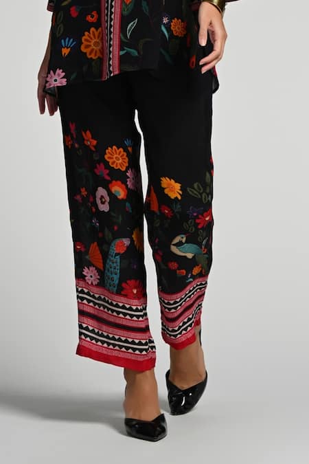 Buy_Taroob_Black Crepe Embroidery Split V-neck Bageecha Floral Tunic Set_Online_at_Aza_Fashions