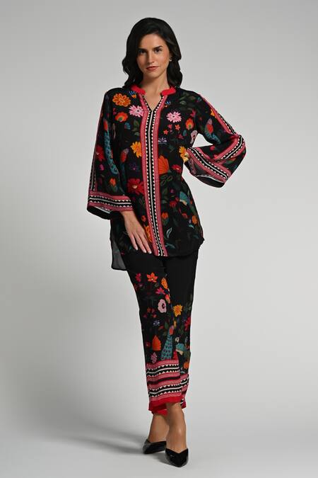 Shop_Taroob_Black Crepe Embroidery Split V-neck Bageecha Floral Tunic Set_Online_at_Aza_Fashions