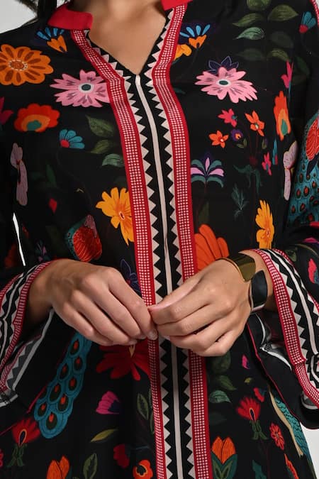 Shop_Taroob_Black Crepe Embroidery Split V-neck Bageecha Floral Tunic Set