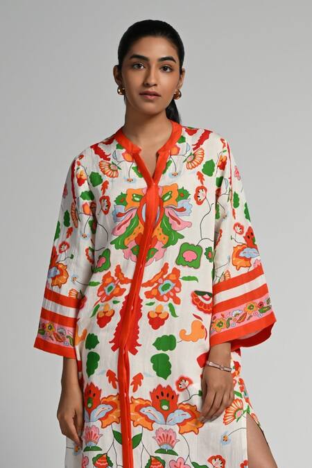 Buy_Taroob_Multi Color Linen Embroidery V-neck Floral Utopia Kaftan
