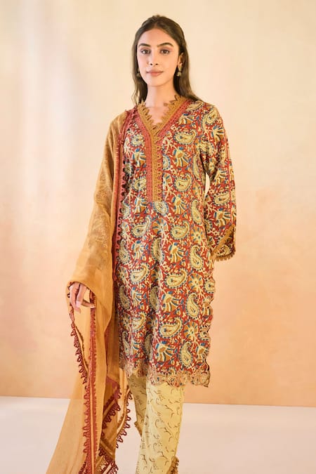 Shop Nero India Red Chanderi Embroidery Ruby Mul Dupatta at Aza Fashions Shop_Nero India_Red Chanderi Embroidery Ruby Mul Dupatta _at_Aza_Fashions