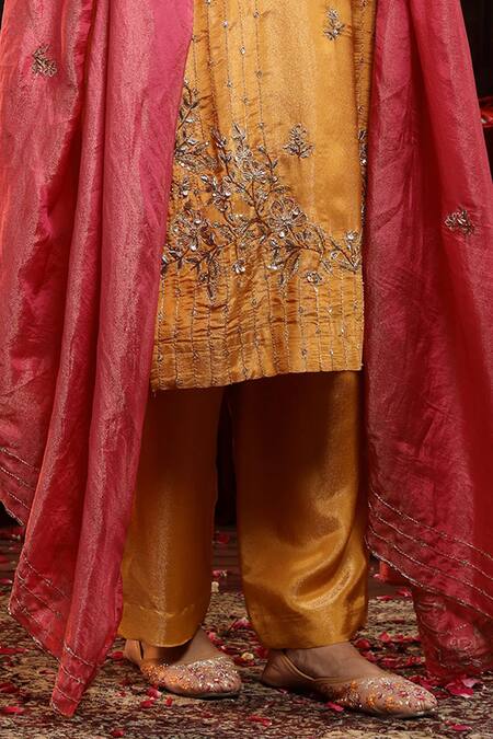 Miku Kumar_Yellow Tissue, Organza Embroidery V-neck Hand Vanya Suit Set _Online_at_Aza_Fashions