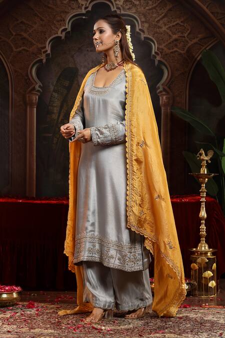 Buy_Miku Kumar_Gray Tissue, Organza Embroidery Square Neck Grey Aabha Suit Set With Dupatta 