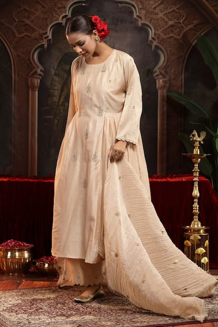 Buy_Miku Kumar_Ivory Chanderi Silk Embroidery Round Neck Sharvi Suit Set 