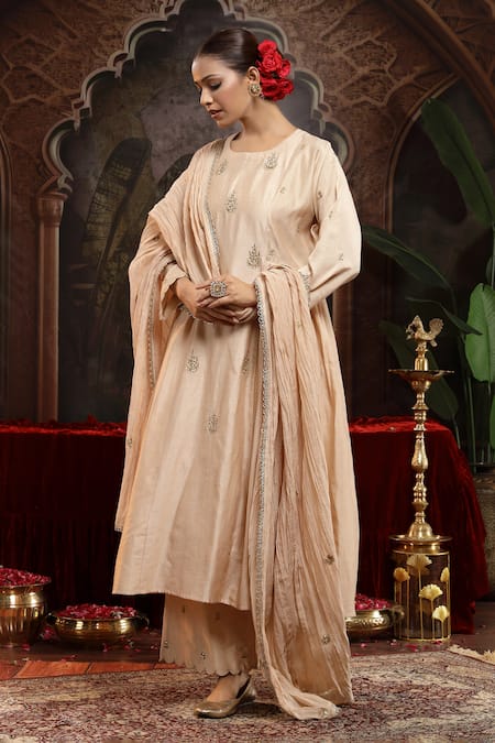 Shop_Miku Kumar_Ivory Chanderi Silk Embroidery Round Neck Sharvi Suit Set 
