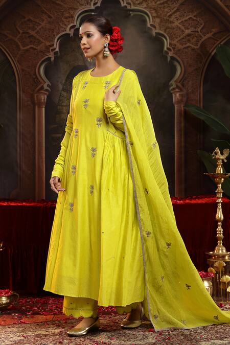 Buy_Miku Kumar_Yellow Chanderi Silk Embroidery Round Neck Vaidehi Suit Set 