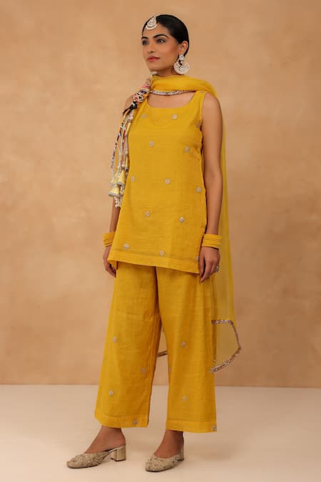 Charu Makkar Mustard Chanderi, Tissue, Organza Embroidery Round Neck Kurta Set at Aza Fashions Charu Makkar_Mustard Chanderi, Tissue, Organza Embroidery Round Neck Kurta Set _at_Aza_Fashions