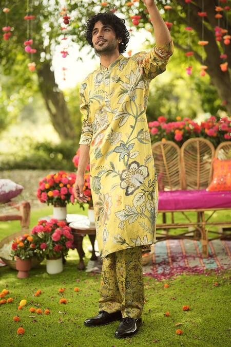 Mahima Mahajan_Gold Linen, Satin Embroidery Floral Kurta Pant Set _at_Aza_Fashions