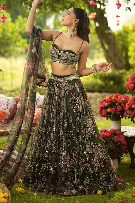 Mahima Mahajan Green Organza Sequins, Embroidery Sweetheart Neck Pine Lehenga Set at Aza Fashions Mahima Mahajan_Green Organza Sequins, Embroidery Sweetheart Neck Pine Lehenga Set _at_Aza_Fashions