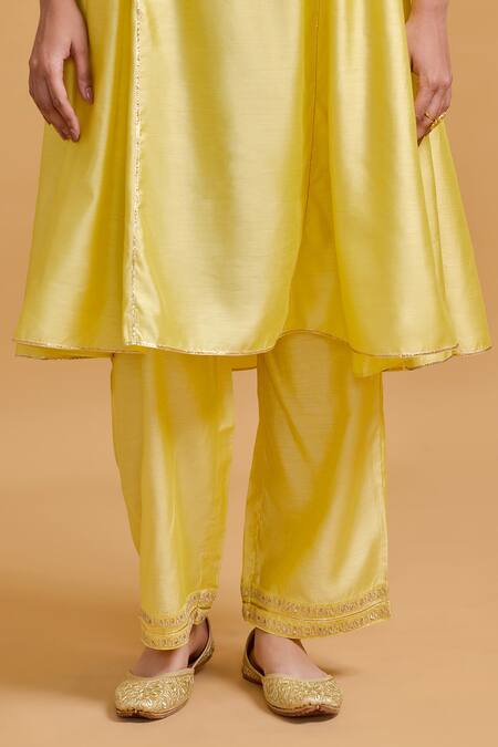Gulabo By Abu Sandeep Yellow Modal, Chanderi Sequins, Embroidery V-neck Kurta Set Online at Aza Fashions Gulabo By Abu Sandeep_Yellow Modal, Chanderi Sequins, Embroidery V-neck Kurta Set _Online_at_Aza_Fashions