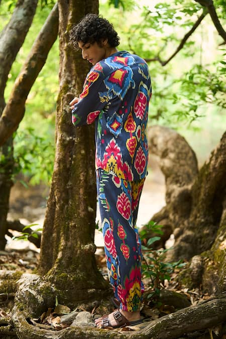 Dash And Dot Ikat Print Band Collar Shirt & Jogger Set 