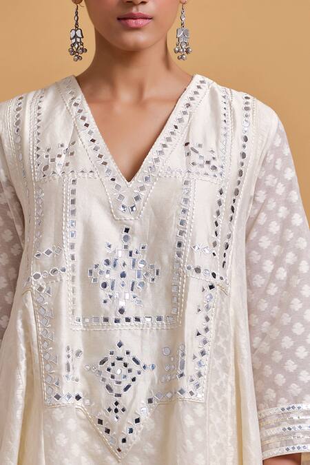 Buy Gulabo By Abu Sandeep Off White Cotton Embroidery Designer Dupatta Online at Aza Fashions Buy_Gulabo By Abu Sandeep_Off White Cotton Embroidery Designer Dupatta _Online_at_Aza_Fashions