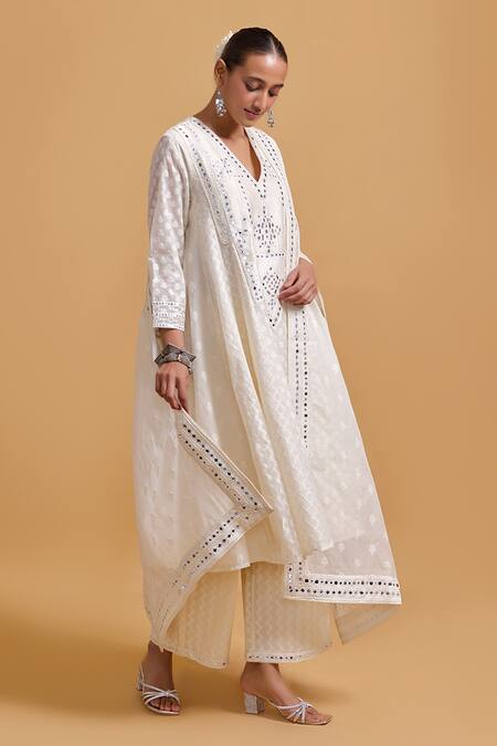 Gulabo By Abu Sandeep Off White Cotton Embroidery Designer Dupatta at Aza Fashions Gulabo By Abu Sandeep_Off White Cotton Embroidery Designer Dupatta _at_Aza_Fashions