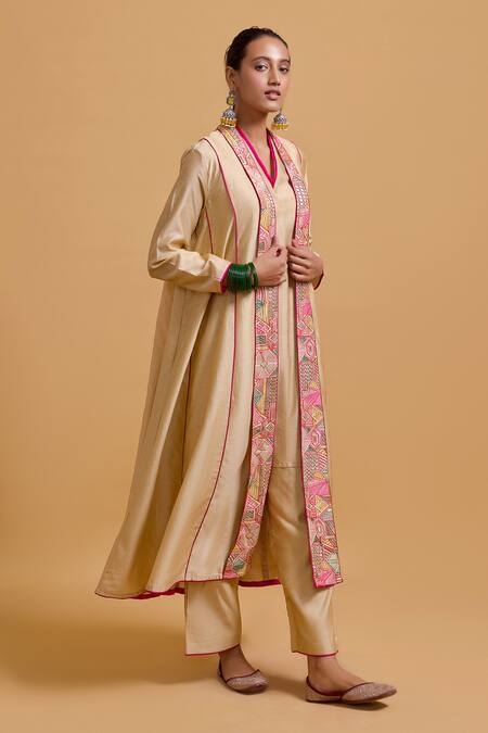 Gulabo By Abu Sandeep_Beige Chanderi Embroidery V-neck Jacket Kurta Pant Set _Online_at_Aza_Fashions