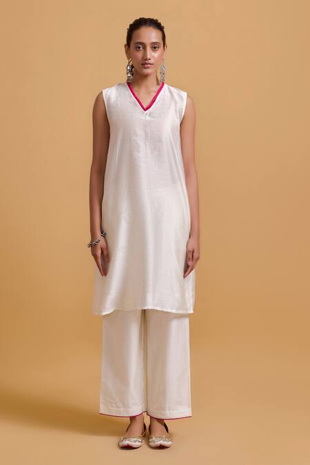 Gulabo By Abu Sandeep_Off White Chanderi Embroidery V-, Round Jacket Kurta Pant Set _Online_at_Aza_Fashions